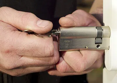 Super Locksmith Services Santa Ana, CA 714-923-1171 Super Locksmith Services Santa Ana, CA 714-923-1171 - 29-10